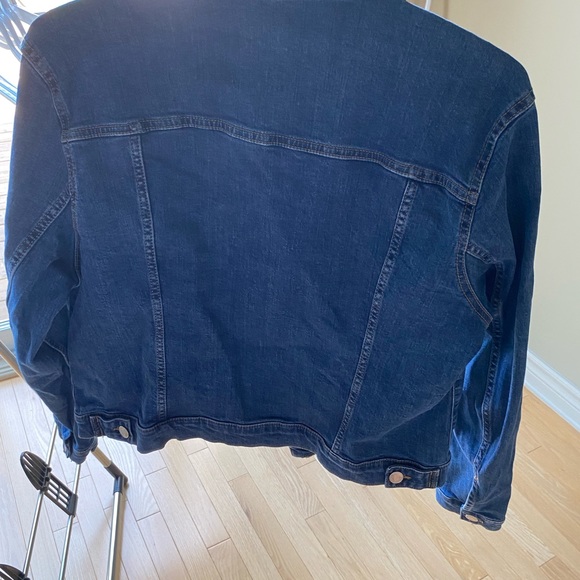 jean jacket never worn - Picture 2 of 3
